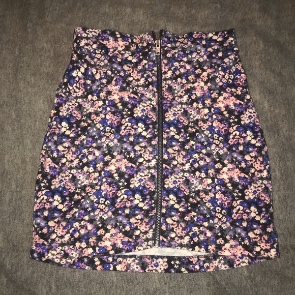 American Eagle Mini Skirt - Picture 1 of 3